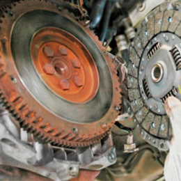 Manutenção e Instalação de peças para Transmissão Manutenção e Instalação de peças para Transmissão